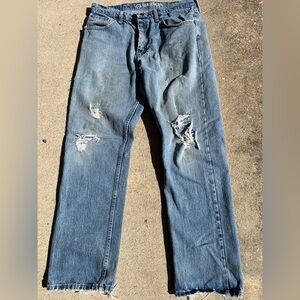 Magellan Men's Light Blue Naturally Distressed Jeans size 34/32. 100% cotton